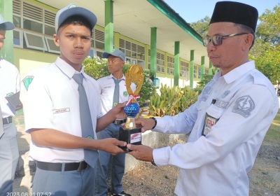 Penyerahan piala