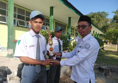 Penyerahan piala