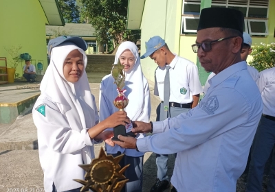 Penyerahan piala