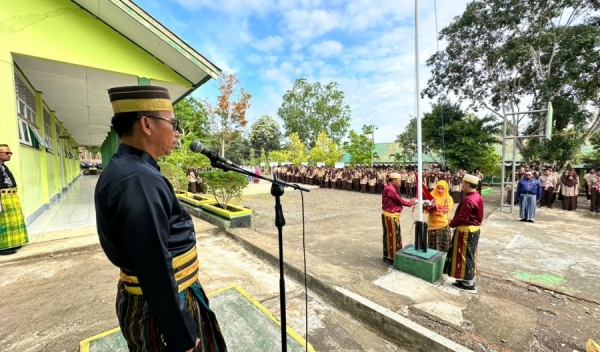 Hari Milik Sang Pahlawan Tanpa Tanda Jasa Di MAN 3 Bone 